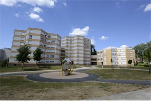 t4 à la location -   18000  BOURGES, surface 83 m2 location t4 - UBI473299886